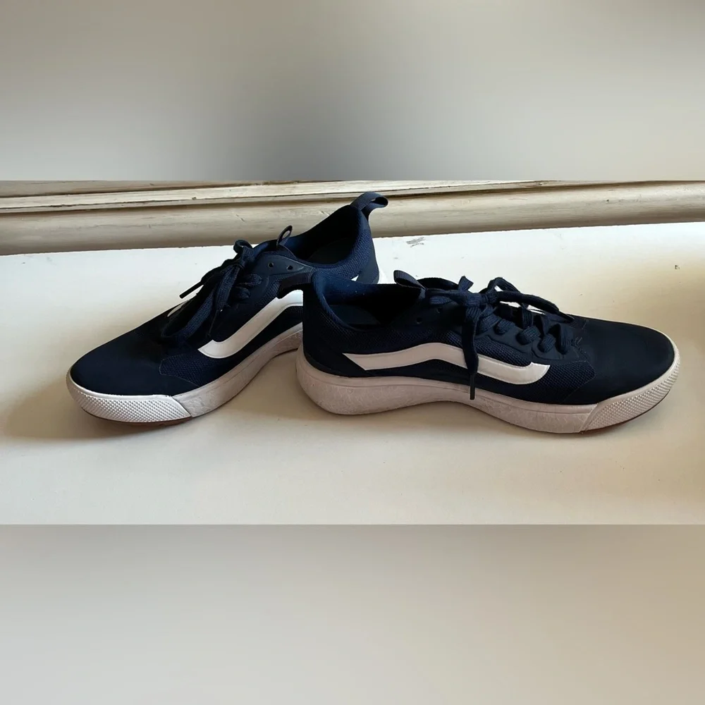 Vans UltraRange UltraCush Shoes Navy & White Men's Size 7 Women’s 8.5 sneakers